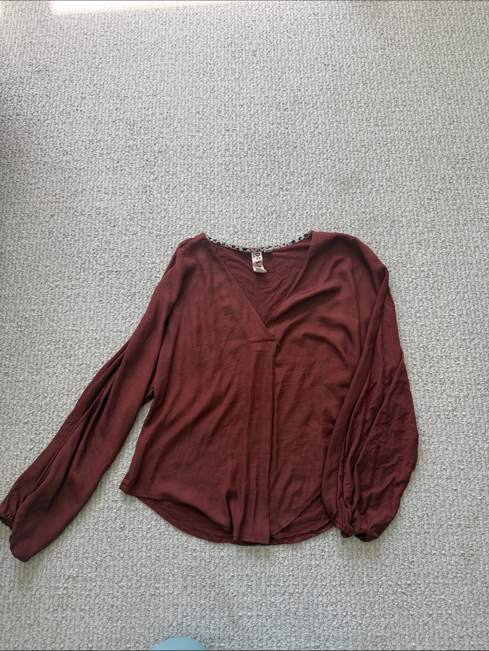 Anthropologie Dolan Brand Women’s V-Neck Long Sleeve Blouse in Deep orange red